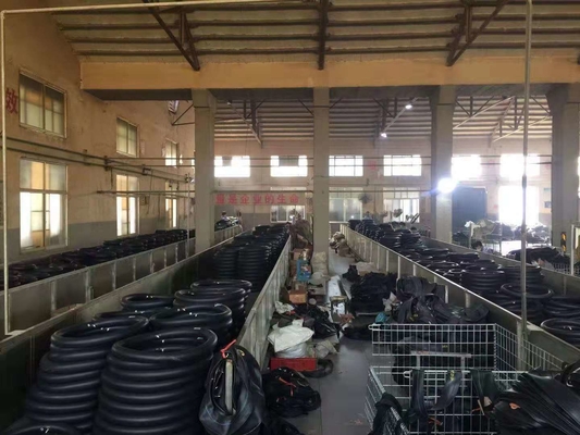 35%-55% de teor de borracha pneu de moto 70/90-17 para substituição/reparação a preços acessíveis