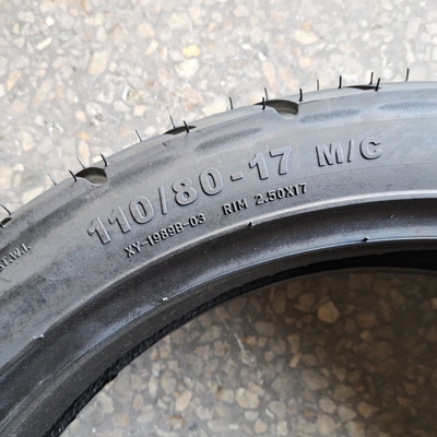 110/80-17 8PR Pneus de motocicleta de alta resistência à tração de longa duração para o mercado da Venezuela