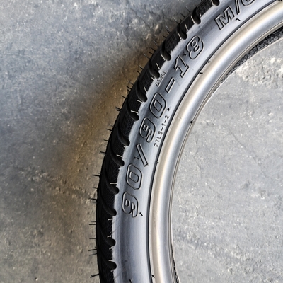 Super 6PR/8PR pneu de borracha de moto 90/90-18 90.90.18 com um teor de borracha de 35% a 45%
