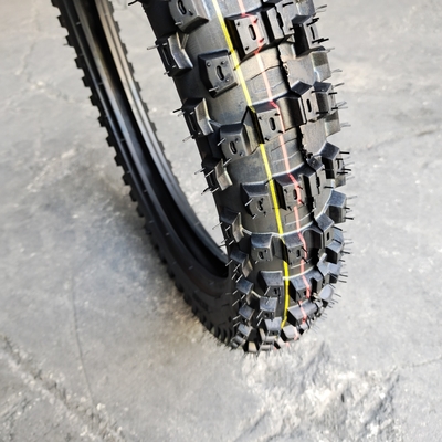 13000PCS Carga QTY/40'HQ Pneus de motocicleta 80/100-19 com 35%-45% de teor de borracha