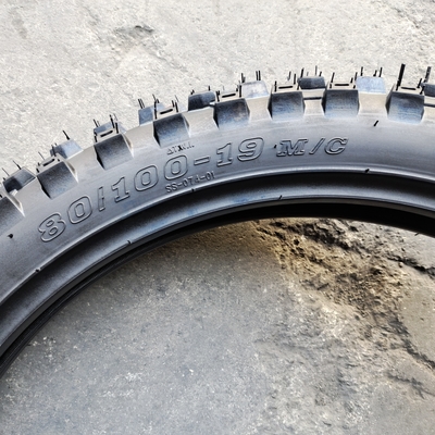 13000PCS Carga QTY/40'HQ Pneus de motocicleta 80/100-19 com 35%-45% de teor de borracha