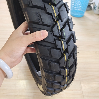 Pneus de motocicletas 3.00-18 35%-55% de teor de borracha Tempo de entrega dentro de 25 dias