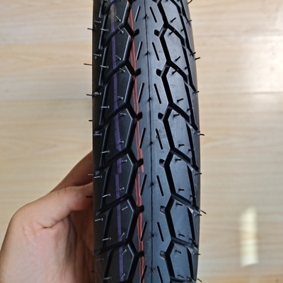 Capacidade de produção 5000 peças por dia Pneus de moto 70/100-17 sem tubo para scooter