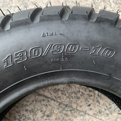 Super pneu de motocicleta 130/90-10 com 35%-55% de teor de borracha e vida útil longa