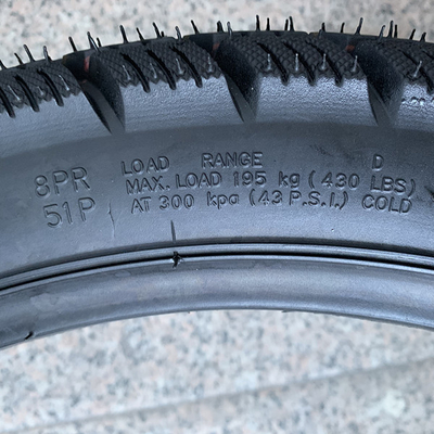 35%-55% de teor de borracha 4.00-8 Pneus de motocicletas para as necessidades do cliente