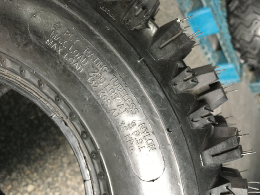 20x11-9 Pneus de lama para todos os terrenos Capacidade de carga 132kg Conteúdo de borracha 35%-45%