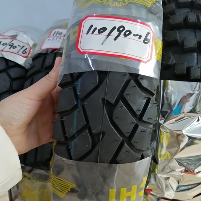 16 polegadas 110/90-16 pneus de motocicleta sem tubo no porto de Qingdao com pressão de ar 280kpa