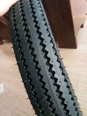 150 km/h Taxa de velocidade Padrão de Dentes de Serra Pneus sem tubo de motocicleta 4.00-19 para o mercado africano