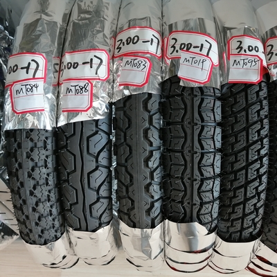 3.00-17 Pneus para motocicletas com 20000 KM de vida útil e 5000 peças/dia de capacidade de produção