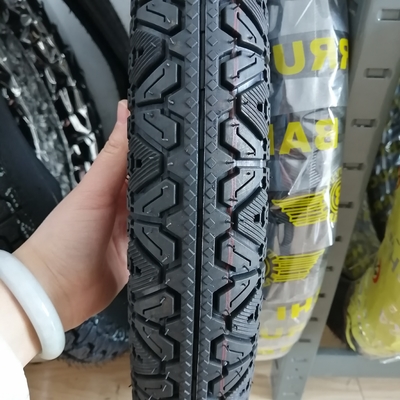 Pneus e tubos de motocicletas 3.00-17 Caixa de pneus de tubos naturais Entrega dentro de 25 dias
