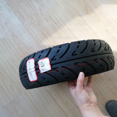 Pneus de motocicleta 120/70-12 sem tubos com 35% a 55% de teor de borracha do porto de Qingdao