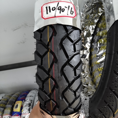Carregamento no porto de Qingdao 110/90-16 Pneus de motocicleta com resistência à tração 10,5 Desempenho
