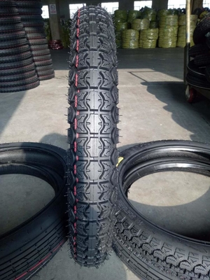 3.00-17 Pneus de motocicleta com 20000 KM de vida útil e 5000 pcs/dia de capacidade de produção