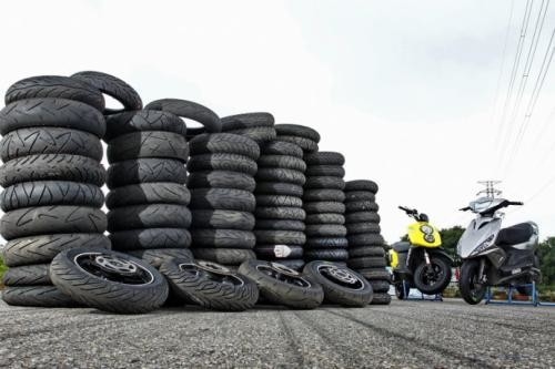 Borracha Motocicletas Caixa de pneus Tamanho 300 18 com Capacidade de Produção 5000 pcs por dia