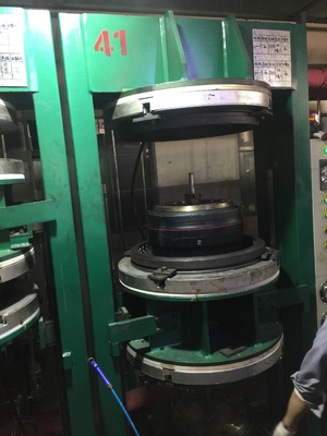 4.00-8 Tamanho do pneu Tuk Tuk MRF Pneus de tubo de três rodas para substituição/reparação