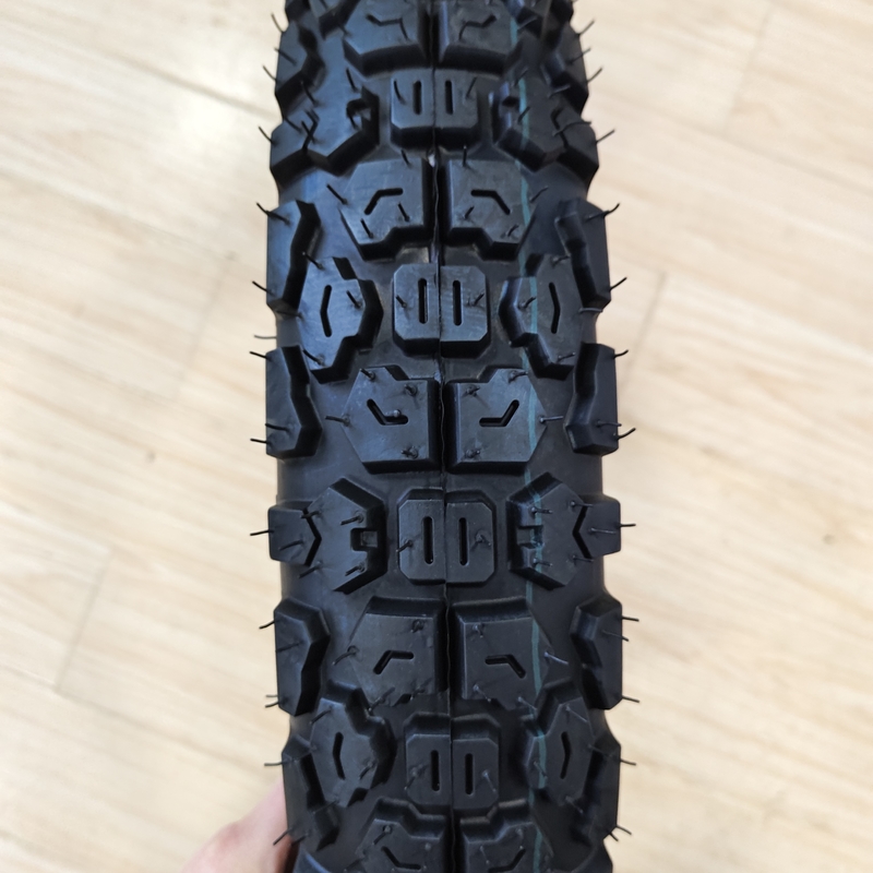 Materiais Pré-fabricados de borracha natural, aço, nylon, pneu sem tubos para motocicletas 90/90-18
