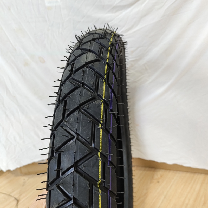 Material de nylon de aço natural de borracha 90/90-18 Pneus de motocicleta para carregamento Porto Qingdao