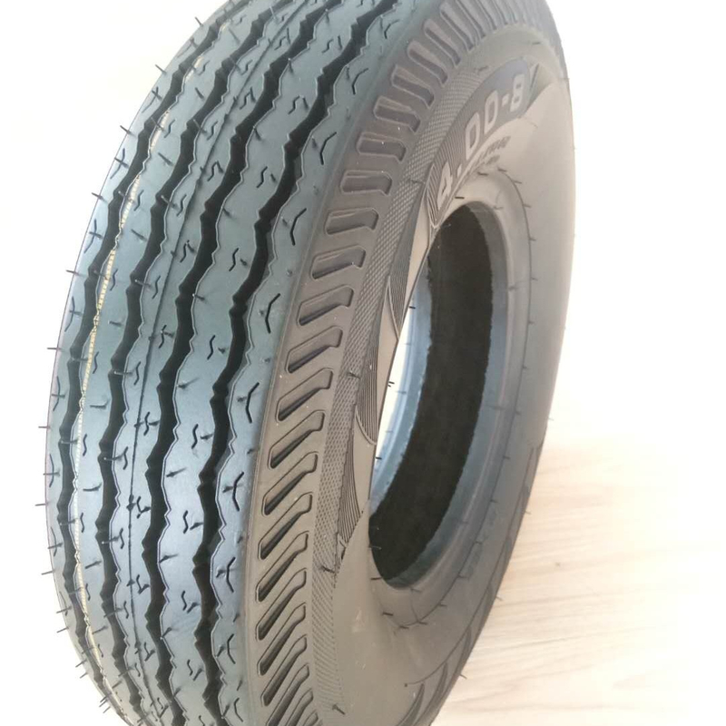 35%-55% de teor de borracha natural Pneus de motocicleta 400-8 LLantas 4.00-8 com padrão popular