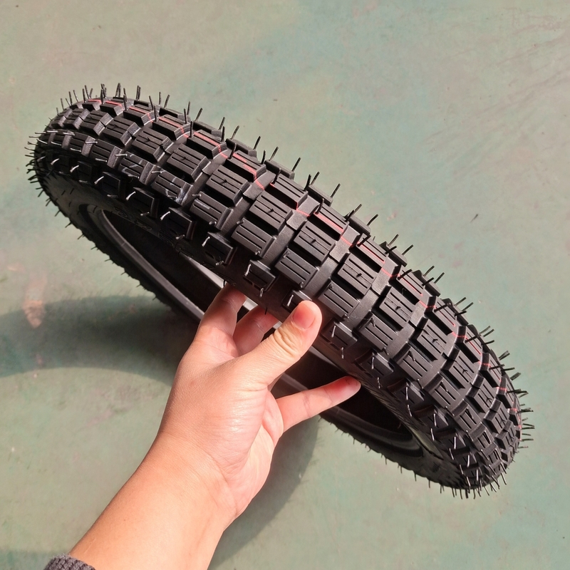 130/70-13 Tamanho do pneu de motocicleta com teor aceitável de OEM e borracha de 35% a 55%