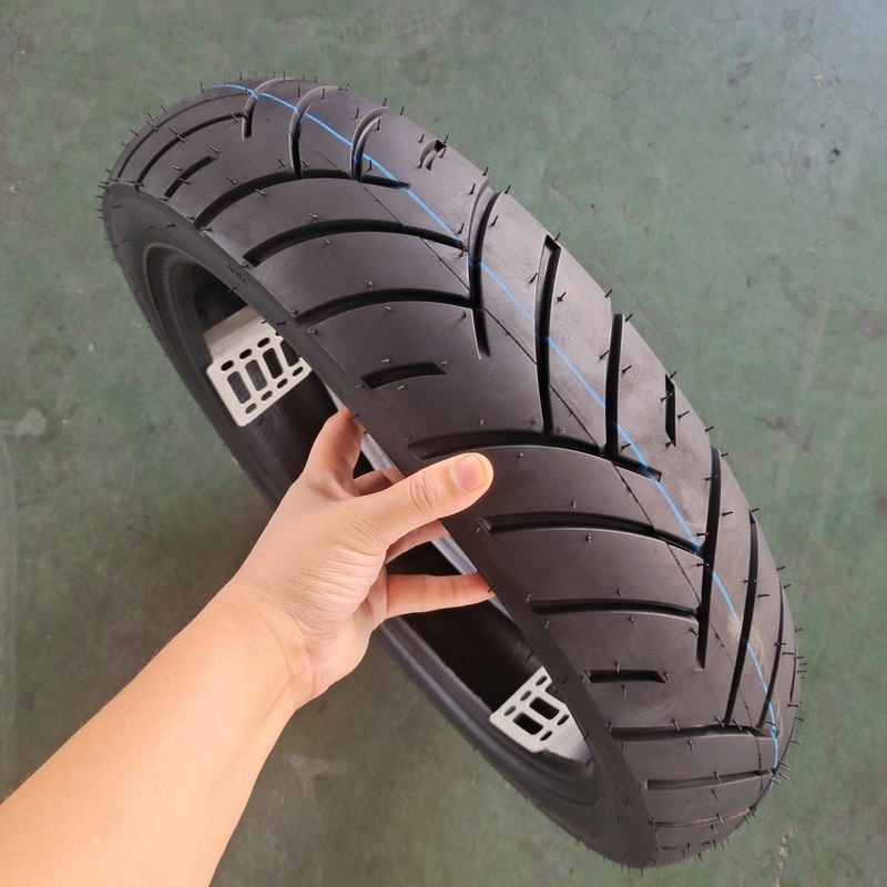 110/80-17 Pneus de motocicleta de Taiwan com borracha natural e classificação 6pr/8pr Ply