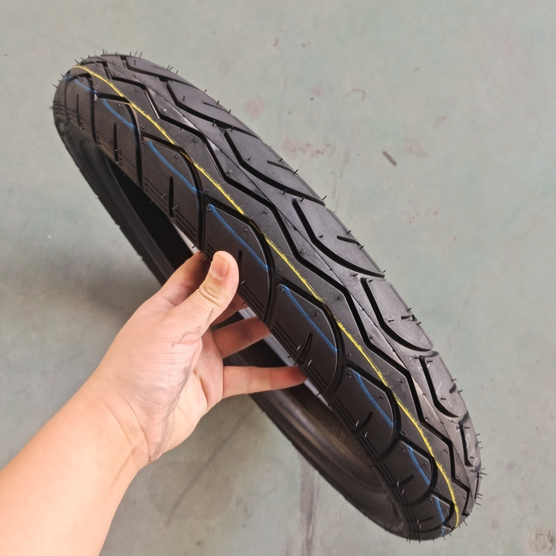 35%-55% Teor de borracha Pneus de motocicleta sem tubos 80/90-17 com e OEM aceitável