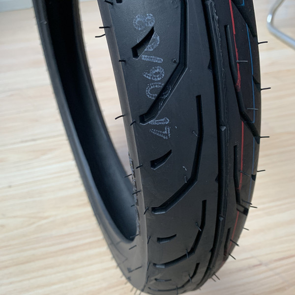 35%-55% de teor de borracha Mercado Africano Pneus de motocicletas 80/90-17 Peças Acessórios