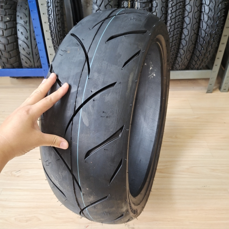Pneus para motocicletas 180/55-17 190/55-17 para o porto de carregamento em Qingdao