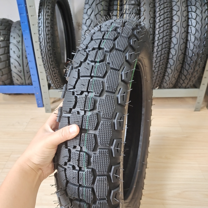 Pneus de motocicleta resistentes ao desgaste 130/90-15 com matéria-prima natural de aço de borracha de nylon