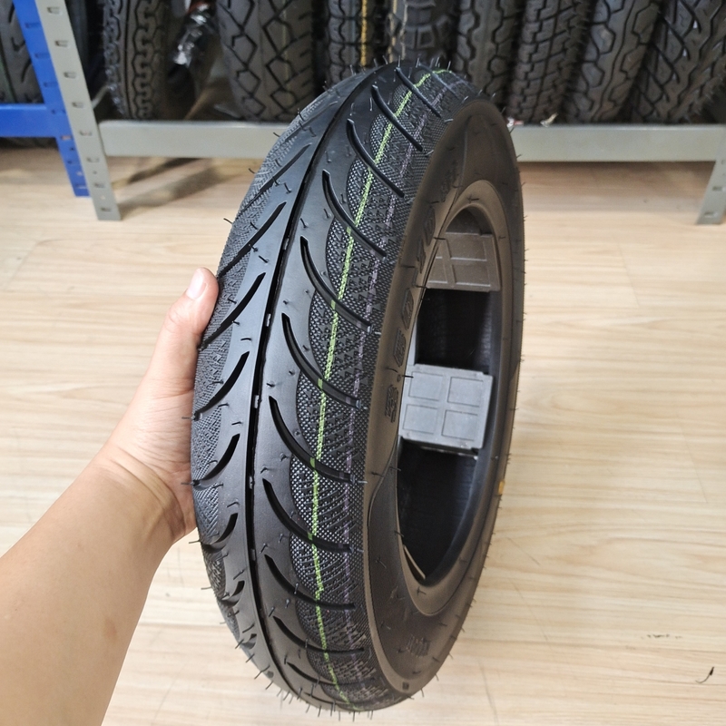 Alto teor de borracha 3,50-10 TL Pneus de motocicletas para scooters diretamente produzidos