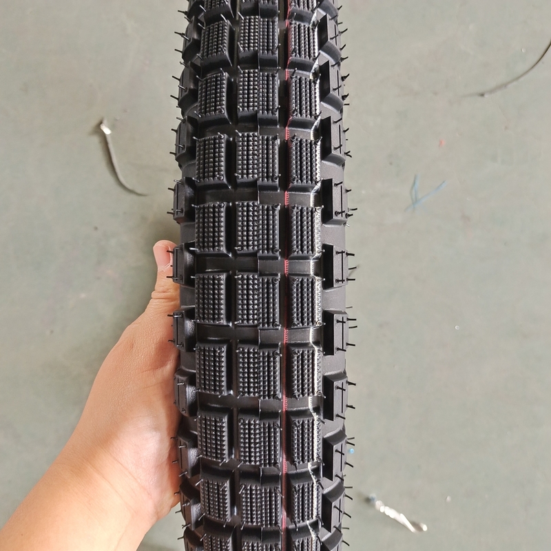 Venda direta de pneus de motocicletas com 35% a 55% de teor de borracha e cor preta