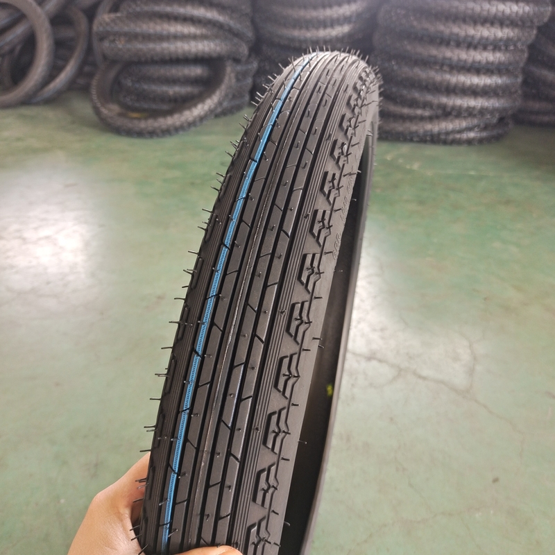 Carregamento Porto Qingdao Pneus de motocicletas e tubos interiores de pneus com tubos de borracha butil