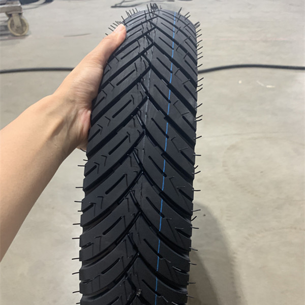 Resistência à tração 10.5 Pneus de motocicleta Scooter elétrico 110/80-18 com teor de borracha 35%-55%