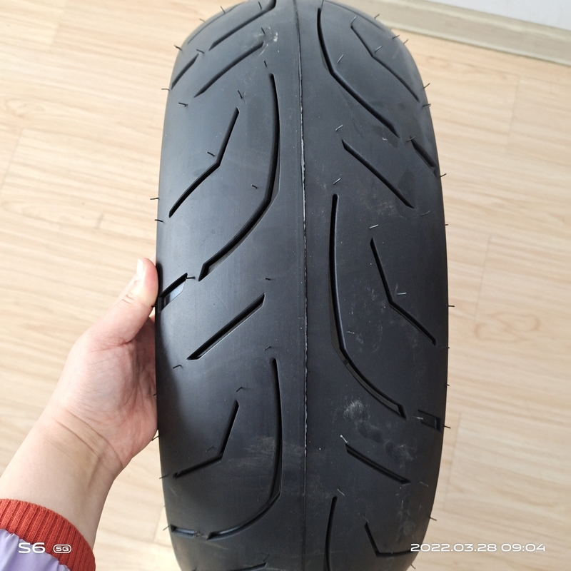 Experiência inigualável com pneus sem tubo de motocicleta de 180/55/17 TL e pressão de ar de 280kpa