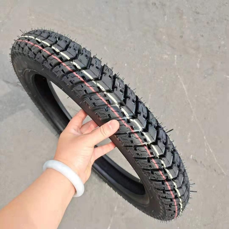 3.00-17 TT Pneus de motocicleta sem tubo com excelente resistência ao desgaste e cor preta