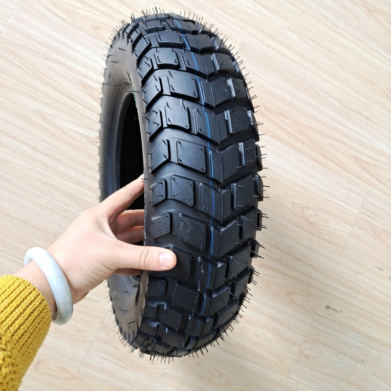 Teor superior de borracha de 35% a 55% 120/90-10 Pneus de motocicleta para venda no porto de Qingdao
