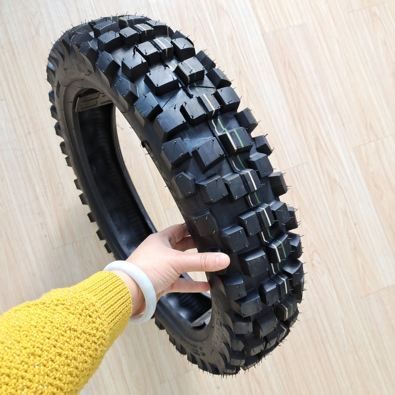 Materiais Pré-fabricados Pneus 110/90-18 para motocicletas Pneus sem tubos para desempenho