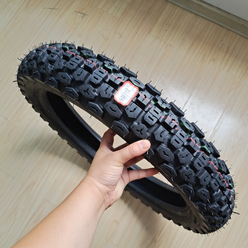 4.10-18 Pneus de motocicleta Caixa de pneus de borracha natural para desempenho superior