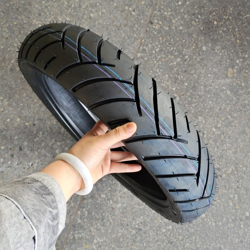 Super 110/80-17 Pneus de motocicleta com 35% a 55% de teor de borracha e carcaça resistente