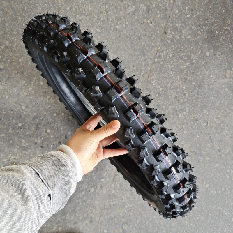 90/90-21 Pneus de motocicleta com classificação 6PR/8PR Ply e cor preta no mercado
