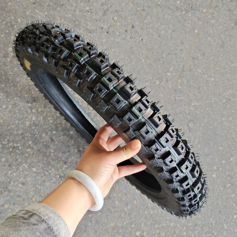 Fornecer Pneus de Motocicletas 3.00-17 com Materiais Pré-fabricados de aço de Nylon