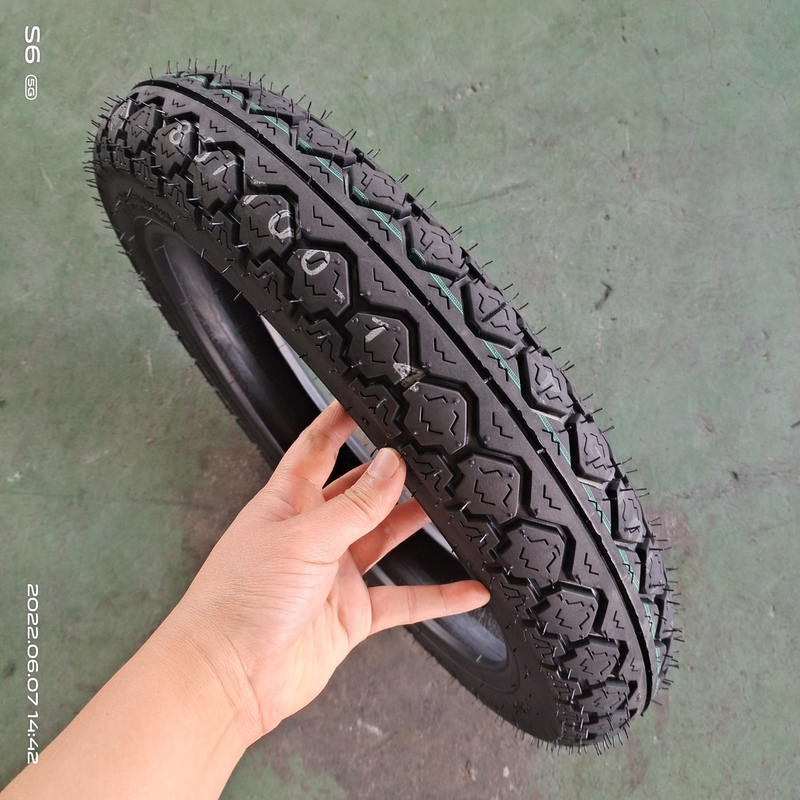 80/100-14 14 polegadas pneu sem tubo de motocicleta feito de borracha natural e aceitável OEM