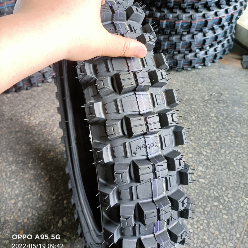 45% de teor de borracha no pneu de motocicleta 140/80-18 para o mercado russo