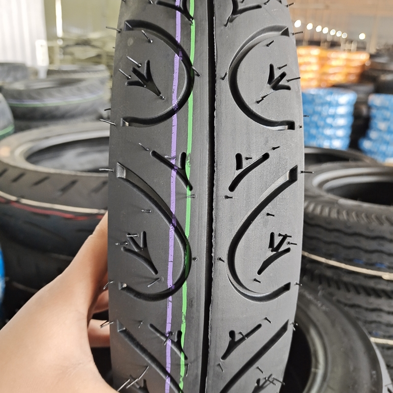 Porto de carregamento de Qingdao 2.75-16 2.50-17 2.75-17 Pneus de motocicleta com carcaça
