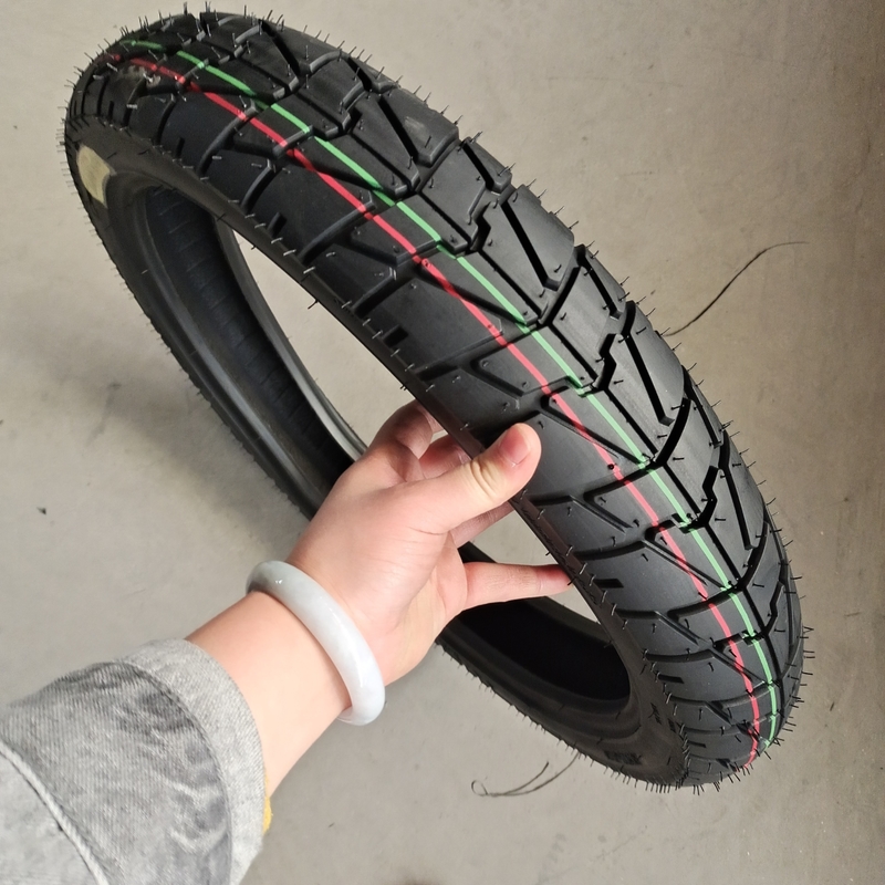 Ótimo desempenho Pneus de motocicleta e tubo interno 3.00/3.25-18 com borracha natural