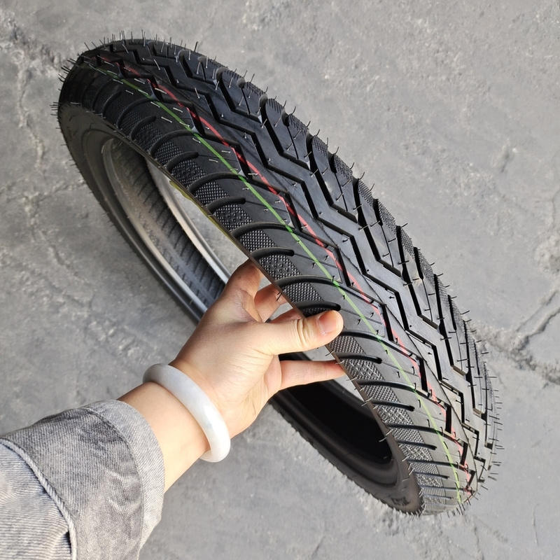 Pneus de motocicleta de borracha natural 2.75-16 2.75-17 2.75-18 2.50-17 9090-18 com matéria-prima