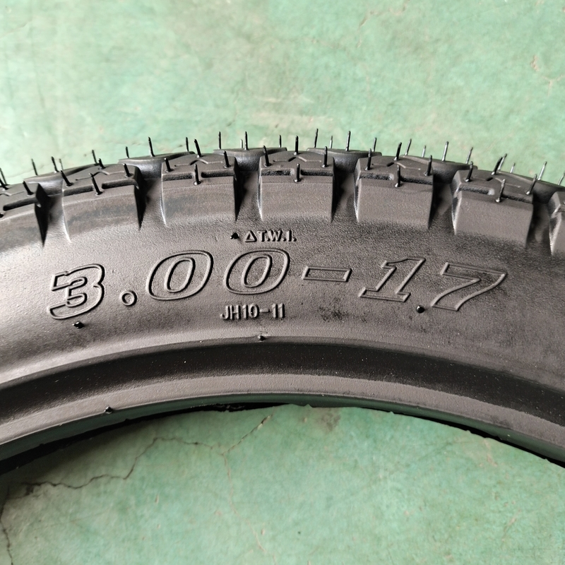 Pneus de motocicleta 17 3.00-17 Pneus de supermotor com resistência à tração de longa duração
