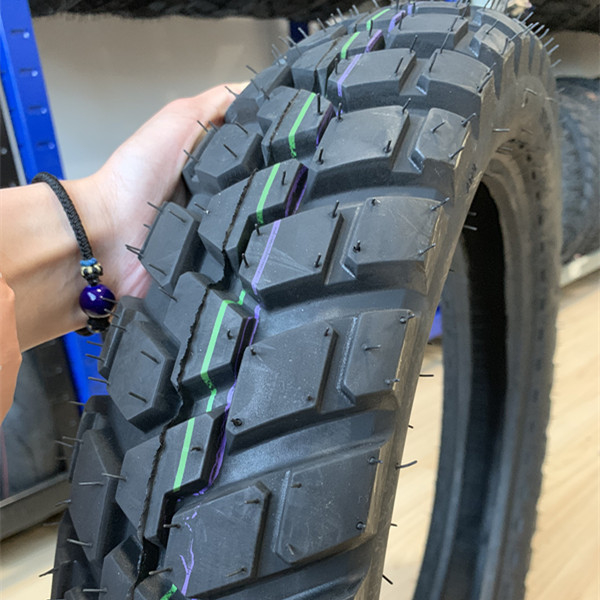 Capacidade de produção 5000 peças/dia Pneus 110/90-17 para motocicletas com 35%-55% de teor de borracha