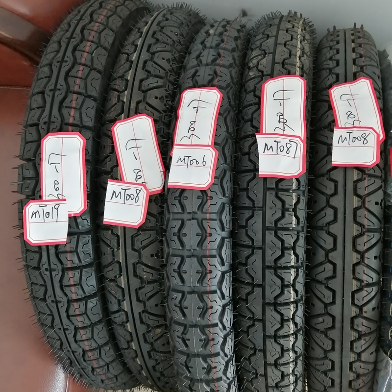 35%-55% de teor de borracha em pneus de motocicletas 3.00-17 para venda sem tubos em motocicletas