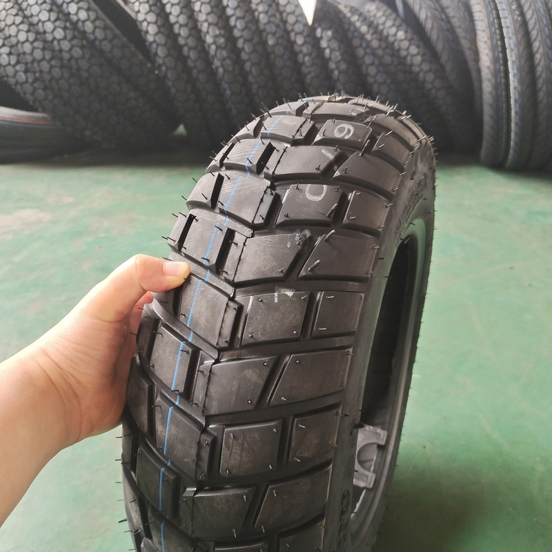130/90-10 Pneus de motocicleta de borracha natural com OEM aceitável e grande desempenho