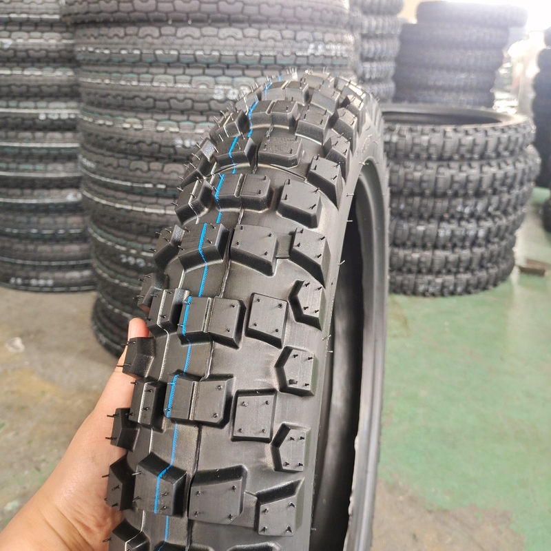 Pneus de motocicleta sem tubo preto 4.10-18 8PR com 35%-55% de teor de borracha em Qingdao